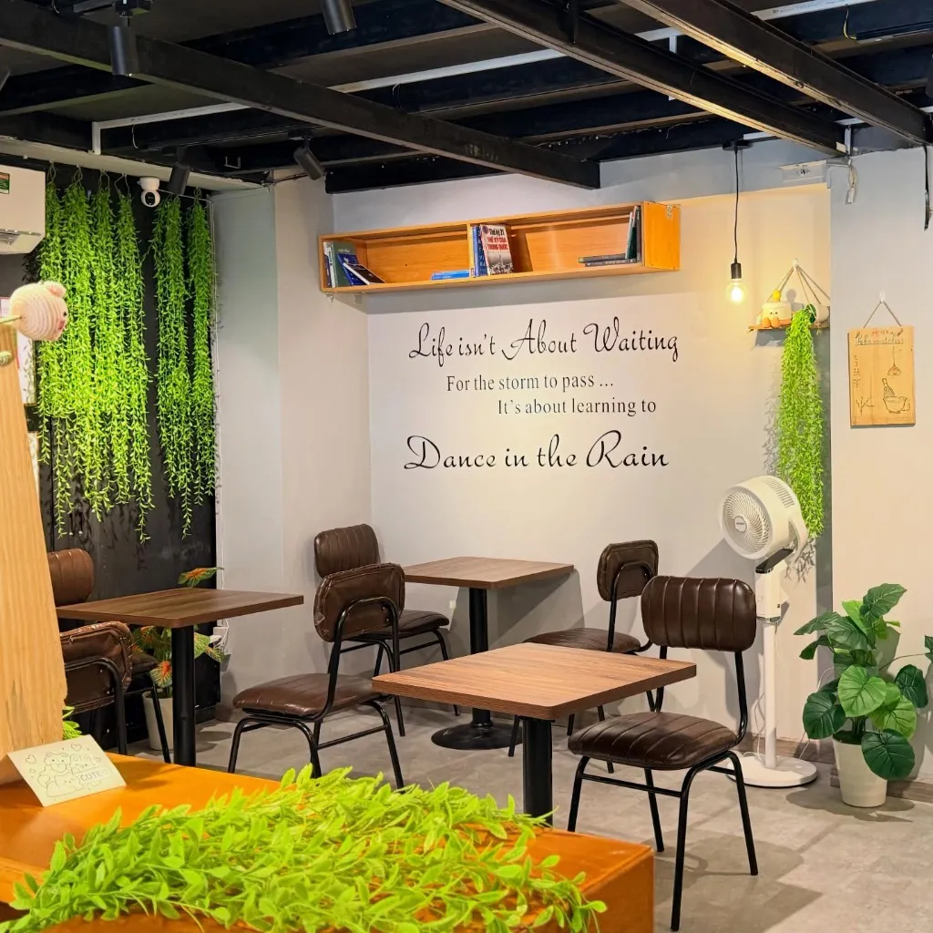Khu vực ngồi chill trong quán Hiko Matcha